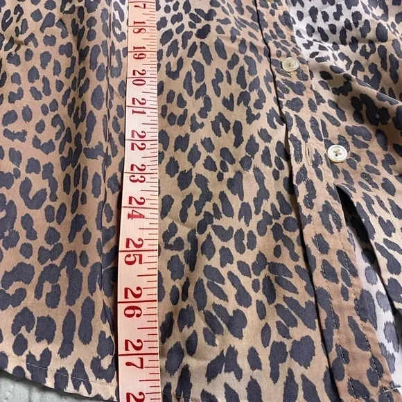 Chico’s Button Down Shirt Brown Tan Cheetah Print Pockets Size 2 Medium 12 - Picture 5 of 6